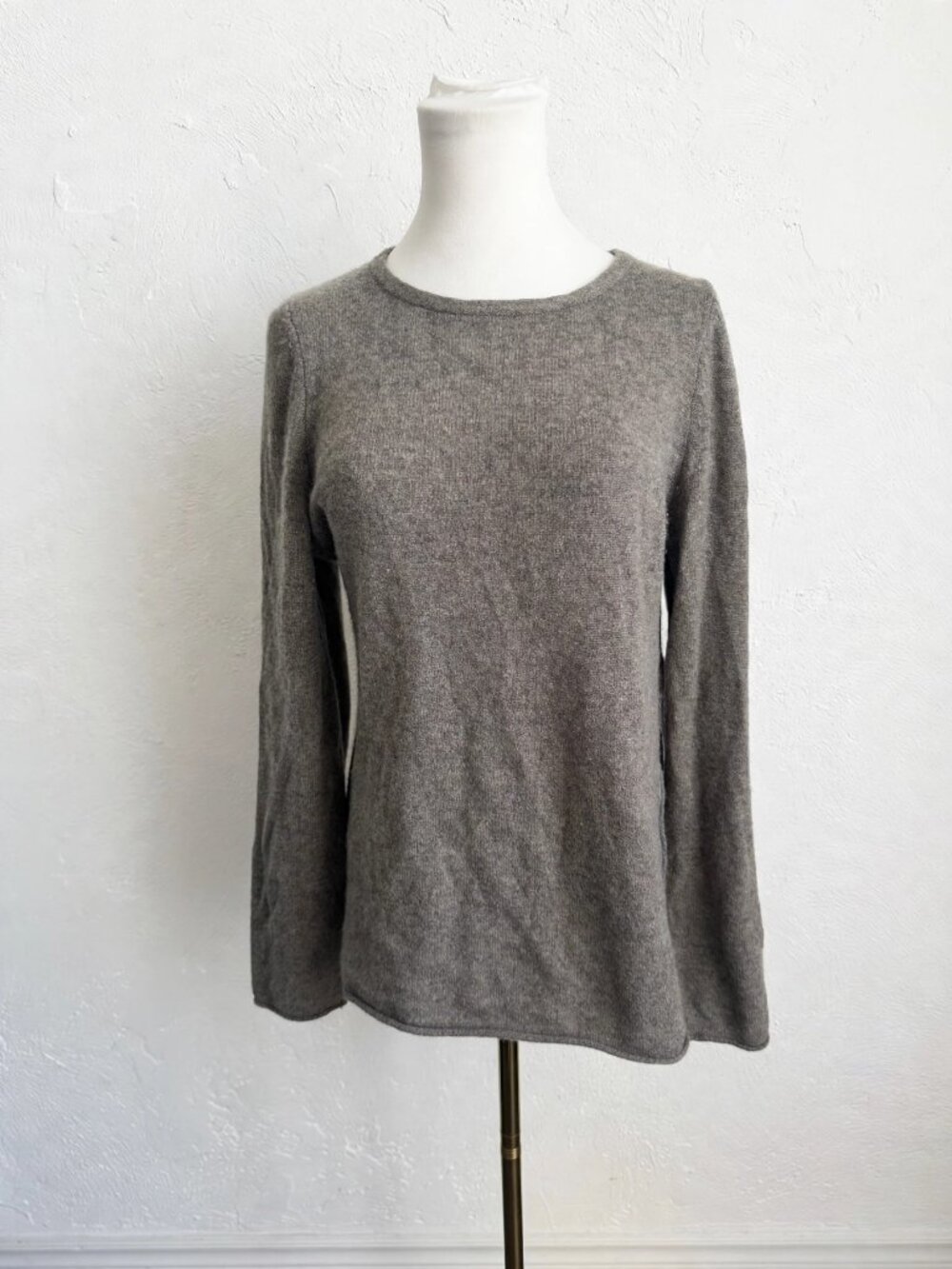 NAKEDCASHMERE Crewneck Sweater L Grey Taupe 100% Cashmere Minimalist Luxe Knit